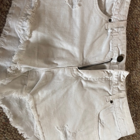 White billabong jean shorts - Picture 2 of 8